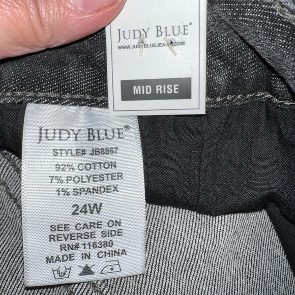 NWT JUDY BLUE Mid Rise Distressed Bleach Splashed Boyfriend Fit Black Jeans - Picture 9 of 11